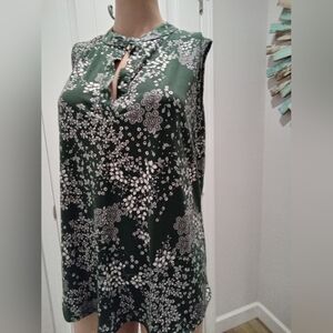 Amana Size L Green Floral Sleeveless Blouse w/ Keyhole Closure